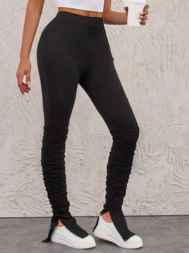 Pantalones ajustados con dobladillo con abertura alta y plisados de color liso para mujer
