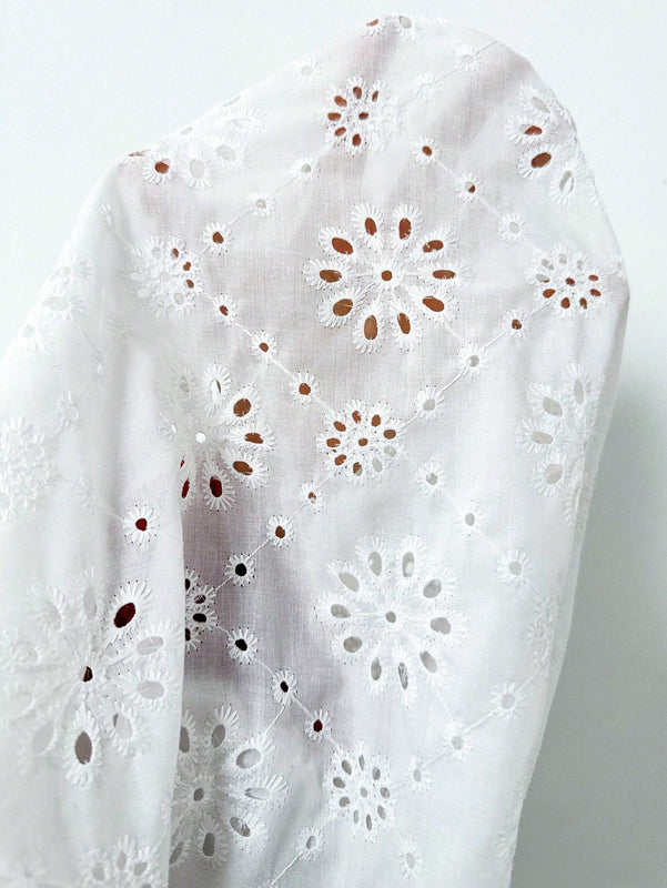 Essnce Blusa De Cuello Halter Bordado Para Mujer