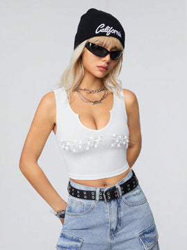 Coolane Top Corto De Cuello De Muesca Decorado Con Letra Impresa Y Piedras Brillantes