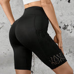 Essnce Shorts Ajustados Con Cintura Ancha Y Diseno Vaciado, En Estilo Deportivo Y Casual