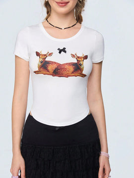 Qutie Camiseta Ajustada Con Dobladillo Curvado Y Estampado De Ciervos