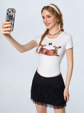 Qutie Camiseta Ajustada Con Dobladillo Curvado Y Estampado De Ciervos