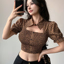 DAZY Blusa De Manga Corta Hueca Con Estampado De Leopardo Para Mujeres