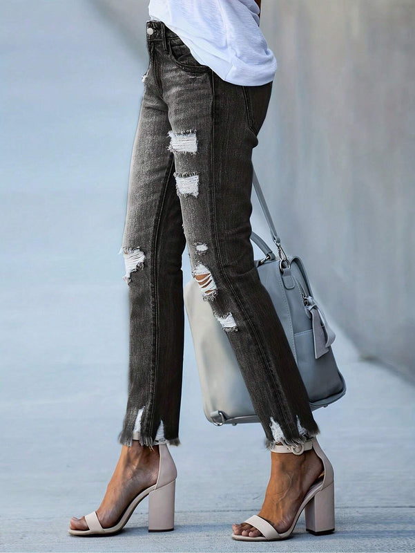 Pantalones cortos ajustados y desgastados
