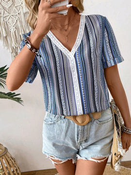 LUNE Blusa Con Escote En V Y Panel De Encaje Con Diseno Floral Y Cinta A La Moda