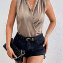 Essnce Elegante camisa brillante para mujer con cuello vuelto / cruzado