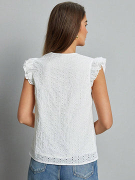 Essnce Camisa Bordada Hueca Con Dees De Botones Y Decoracion De Ribete Con Volantes