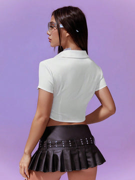Camisa Corta Y Ajustada Con Manga Corta Y Correa Cruzada