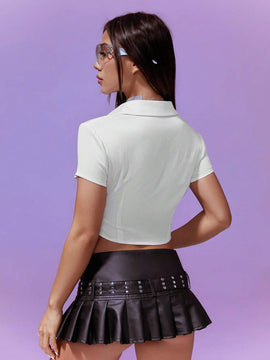 Camisa Corta Y Ajustada Con Manga Corta Y Correa Cruzada