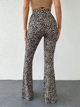 Tall pantalones acampanados con estampado de leopardo