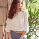 MOTF PREMIUM Blusa De Encaje De Panel De Cuello De Lazo Con Flecos De Lino Puro