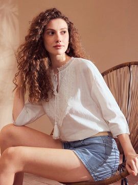 MOTF PREMIUM Blusa De Encaje De Panel De Cuello De Lazo Con Flecos De Lino Puro