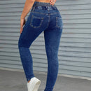 Jeans ajustados con boton