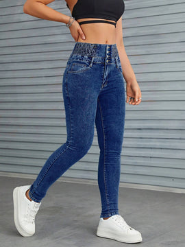 Jeans ajustados con boton