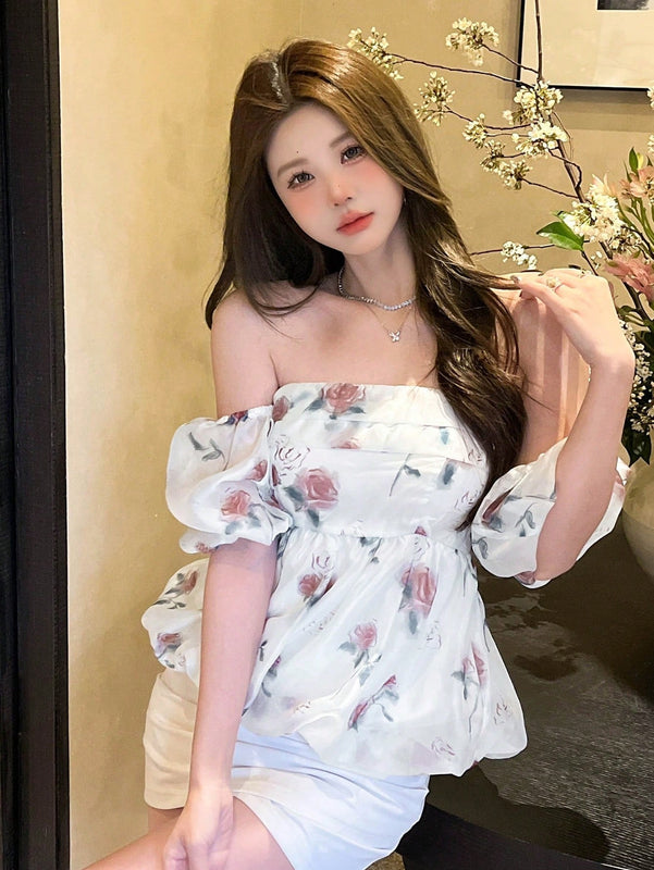 DAZY Crop top floral de manga corta con lazo trasero para mujer