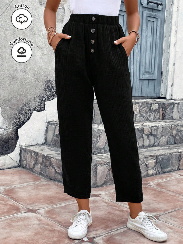 Frenchy Pantalones casuales decorados con botones, longitud 9/10 con bolsillos inclinados y tejido texturizado