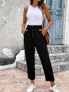 Frenchy Pantalones casuales decorados con botones, longitud 9/10 con bolsillos inclinados y tejido texturizado