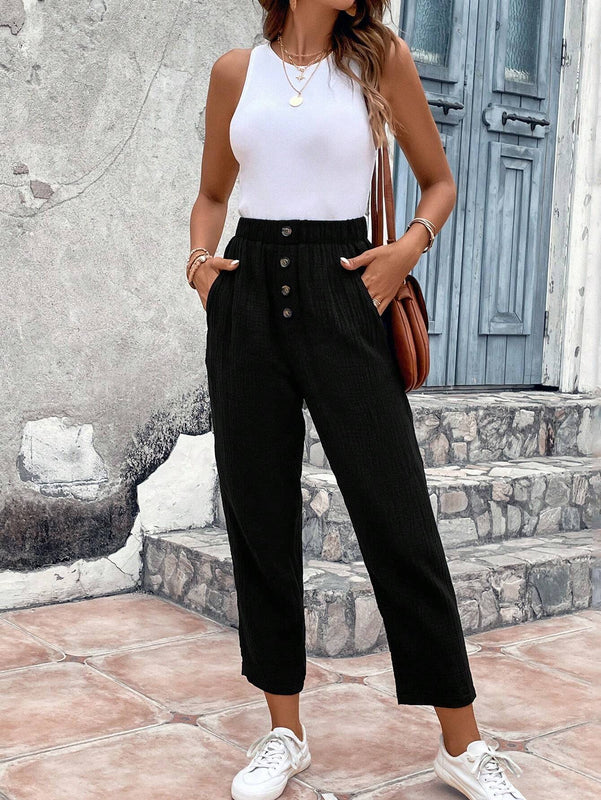 Frenchy Pantalones casuales decorados con botones, longitud 9/10 con bolsillos inclinados y tejido texturizado