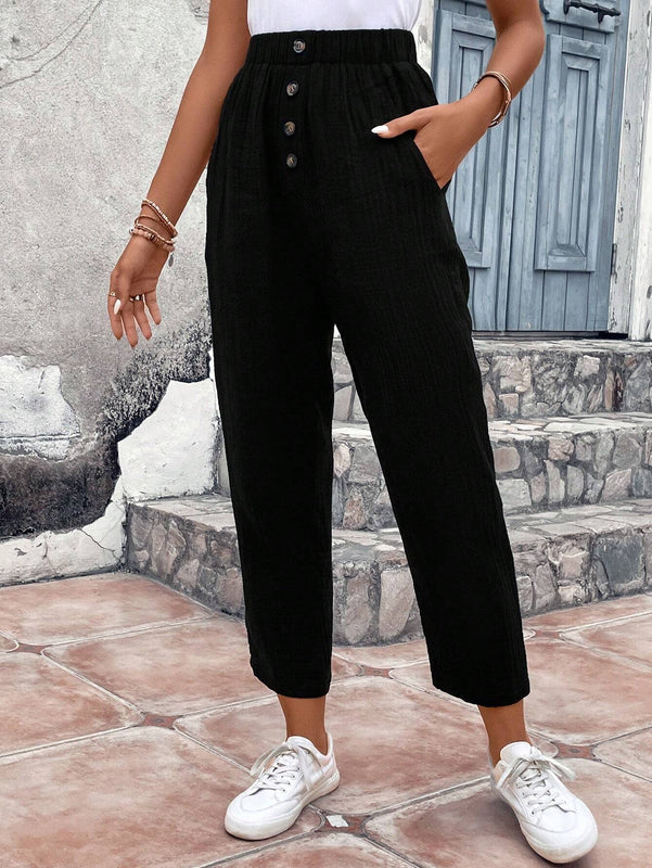 Frenchy Pantalones casuales decorados con botones, longitud 9/10 con bolsillos inclinados y tejido texturizado
