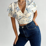 Prive Blusa Estampada De Porcelana Azul Y Blanca Con Mangas Acampanadas Y Cuello En V Profundo Con Lazo Para Mujeres, Perfecta Para Vacaciones
