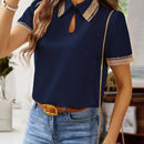Camisa Casual Con Cuello De Llave Y Encaje Solubles. Espalda Del Cuello Dividida