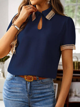 Camisa Casual Con Cuello De Llave Y Encaje Solubles. Espalda Del Cuello Dividida