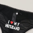 Mujeres tanga sexy y comodo semitransparente con impresion de corazon y eslogan, adecuado para citas diarias.