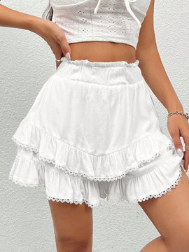 PETITE Shorts Blancos De Cintura Alta Con Cintura Estilo Bolsa De Papel, Detalle De Encaje Y Volantes Adecuados Para Verano