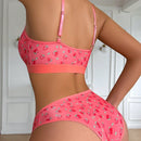 Conjunto De Sujetador Y Bragas Inalambricos Comodos Con Estampado De Patron De Fresa Dulce