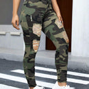 Pantalones ajustados rasgados elasticos con estampado de camuflaje para mujeres