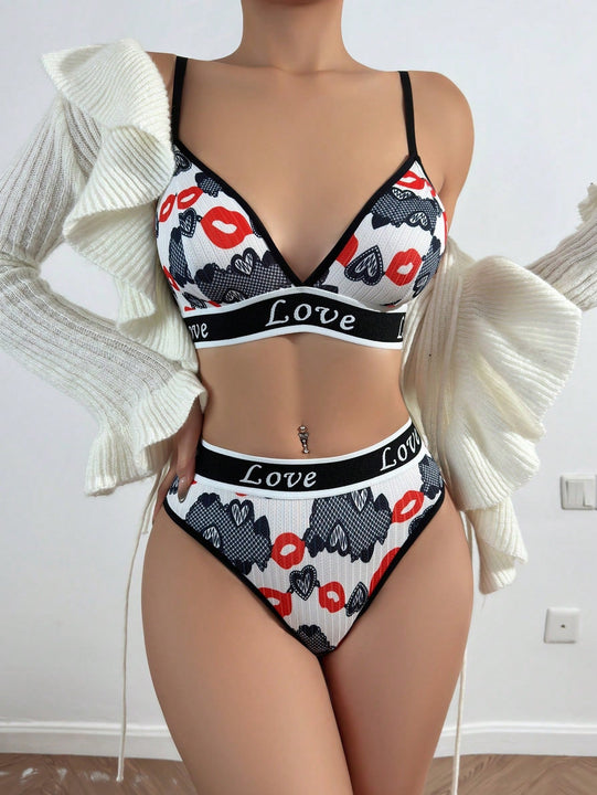 Conjunto de lenceria impreso con corazones para mujeres