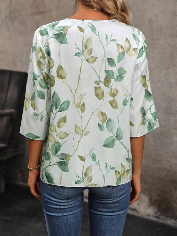 EMERY ROSE Camisa Femenina Simple Para Uso Diario Con Un Estampado De Hojas Cortadas Al Azar