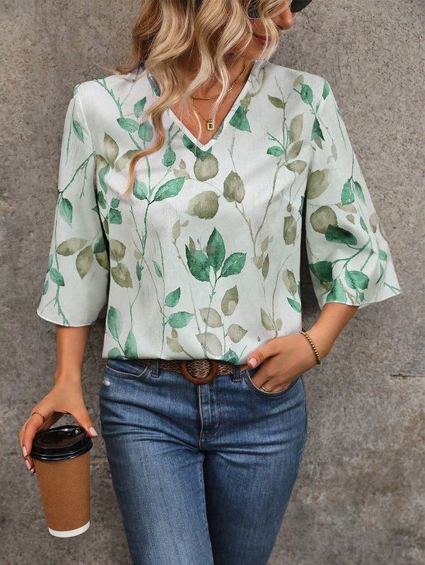 EMERY ROSE Camisa Femenina Simple Para Uso Diario Con Un Estampado De Hojas Cortadas Al Azar