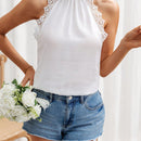 Frenchy Esenciales blancos, vestimenta de verano, esenciales de la temporada de bodas, parte superior de cuello halter adornada con encaje y chalecos