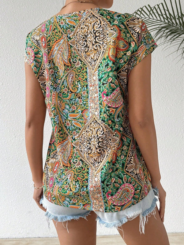 Essnce Blusa de manga murcielago con cuello en V y estampado all-over