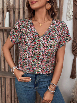 EMERY ROSE Camisa con estampado floral con cuello en V, estilo de vacaciones