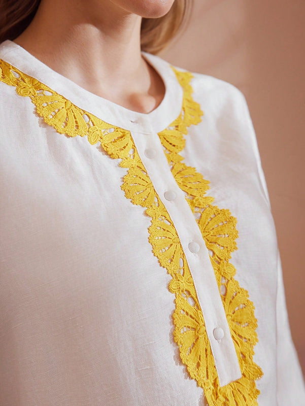 MOTF PREMIUM BLUSA DE MANGA CORTA CON MEDIA TAPETA DE BOTONES Y DETALLES DE ENCAJE EN CONTRASTE