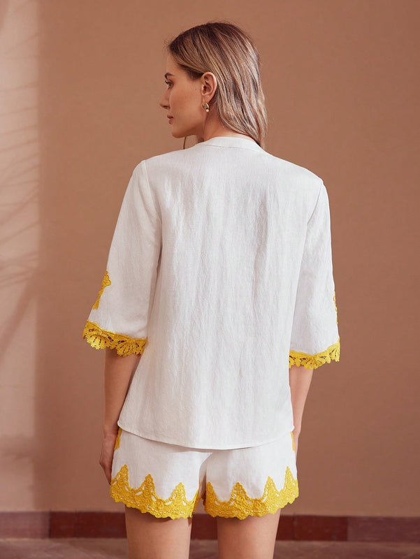 MOTF PREMIUM BLUSA DE MANGA CORTA CON MEDIA TAPETA DE BOTONES Y DETALLES DE ENCAJE EN CONTRASTE