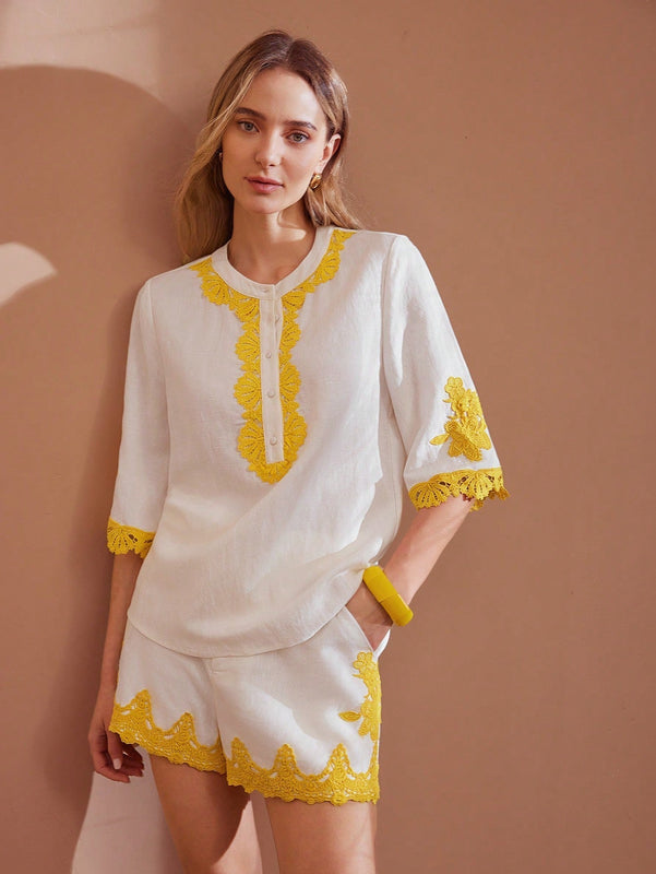 MOTF PREMIUM BLUSA DE MANGA CORTA CON MEDIA TAPETA DE BOTONES Y DETALLES DE ENCAJE EN CONTRASTE