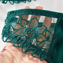Conjunto de lenceria con encaje y junturas para mujeres atractivas y de moda