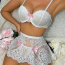 Conjunto de lenceria femenina de encaje con tirantes finos y detalles de lazo (con aros, panty triangular)
