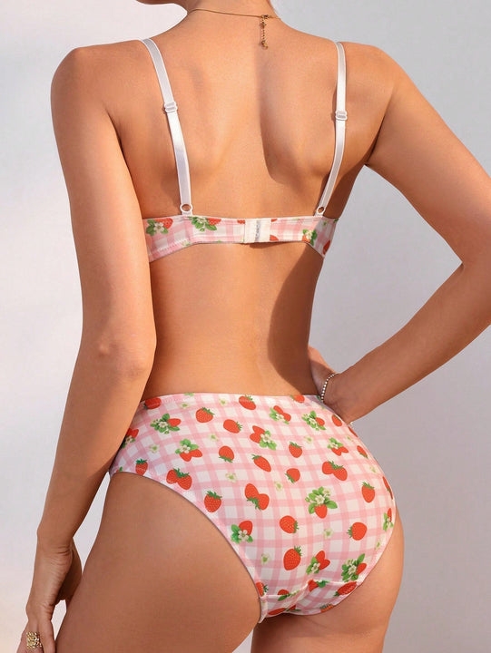 Conjunto De Ropa Interior Con Ribetes De Encaje Y Empalme Con Estampado De Fresas