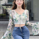Dazy Designer Camisa corta de mujer estilo vacacional con estampado floral, mangas acampanadas y detalle de lazo