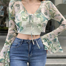 Dazy Designer Camisa corta de mujer estilo vacacional con estampado floral, mangas acampanadas y detalle de lazo