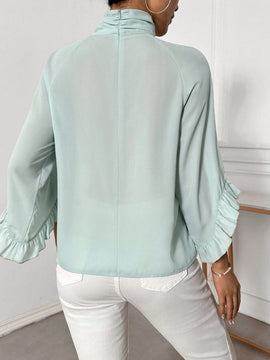Camisa casual de verano para damas con escote en forma de ojo de cerradura y dobladillo con volantes