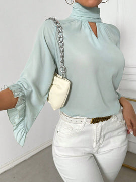 Camisa casual de verano para damas con escote en forma de ojo de cerradura y dobladillo con volantes
