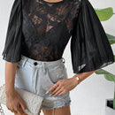 LUNE Camisa de manga acampanada pleatada de parche de encaje transparente de unicolor para primavera y verano