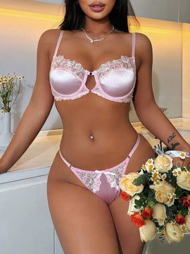 Conjunto de bralette romantico bordado y calado