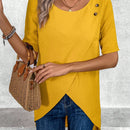 Camisa amarilla larga asimetrica para el verano con superposicion y decoracion de botones teturizados en el borde inferior