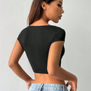 Qutie Camiseta de manga corta para mujer con adornos de pedreria y cuello redondo